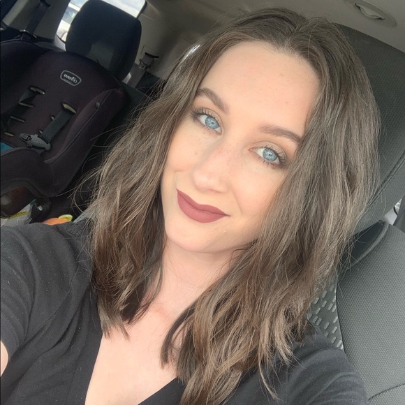 Meet your Posher, Alysha - Picture 2 of 2